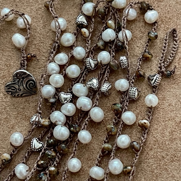 ARTISAN Necklace “Pearl Amor” on Medium Brown Long Crocheted Wrap - Picture 8 of 13